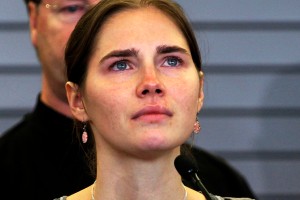 Amanda Knox pauses while speaking during a news conference on arrival from Italy, at Sea-Tac International Airport, Washington in an October 4, 2011 file photo. Knox, the American student who became tabloid fodder, was not in court on January 30, 2014 when Italian judges sentenced Knox to 28 years 6 months in jail in her retrial for the murder of Briton Meredith Kercher when the two were roommates studying abroad in 2007. REUTERS/Anthony Bolante/Files (UNITED STATES - Tags: CRIME LAW HEADSHOT TPX IMAGES OF THE DAY)